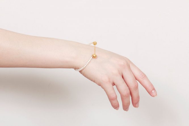 Pulsera de oro con perlas