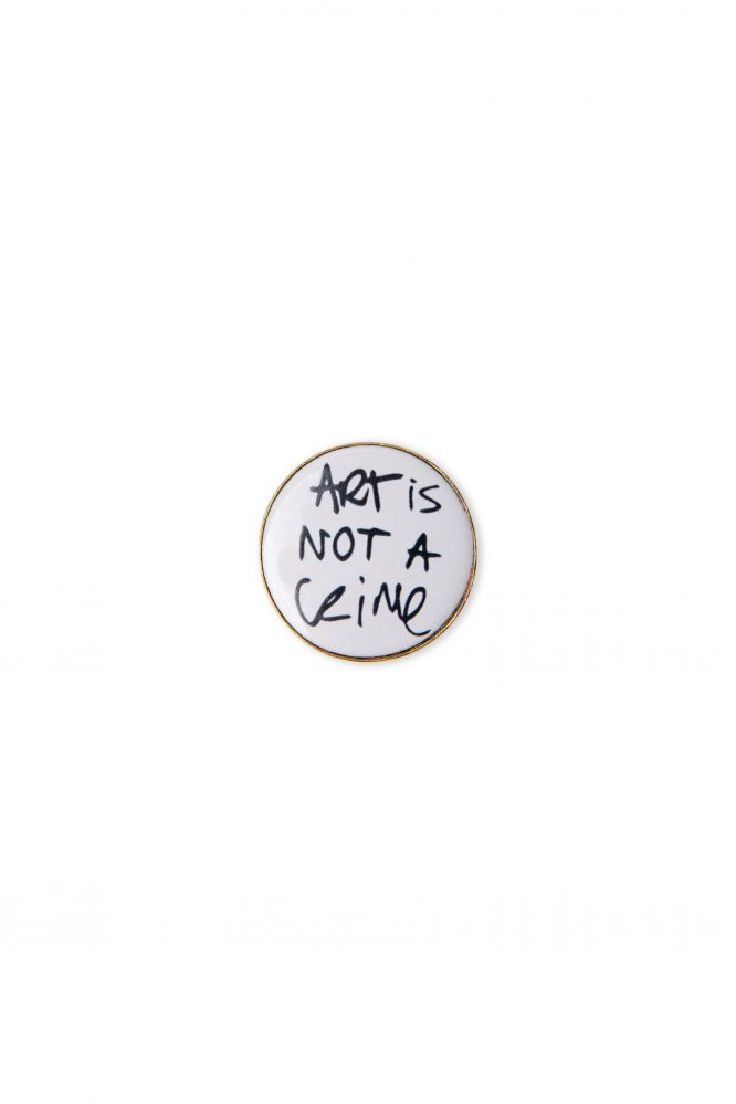 Broche pin ART IS NOT A CRIME